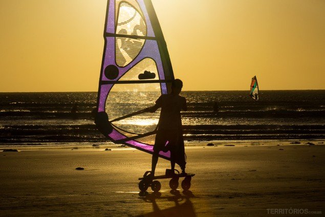 Rota das Emoções Final de tarde na praia Principal
