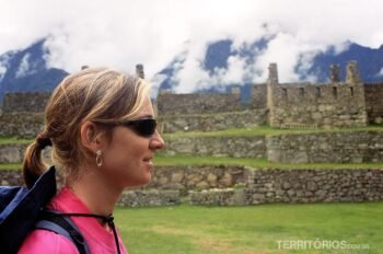 Vanessa nas ruínas de Machu Picchu ilustra o texto de impressões do Peru