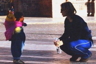 Criança peruana e Vanessa em Cusco