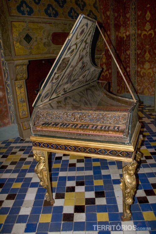 Piano no museu do castelo de Blois