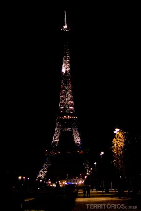 Torre Eiffel iluminada, França