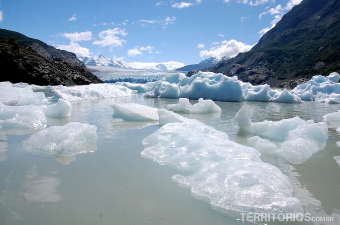 Cemitério de icebergs no Lago Grey é parte do Circuito W Torres del Paine