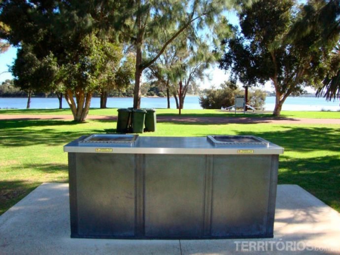 Churrasqueira pública nos parques públicos de Perth