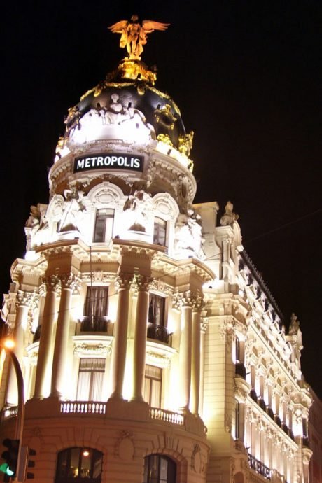 Edifício Metrópolis na Gran Via é cartão postal de Madrid