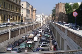 Trânsito caótico no roteiro Roma