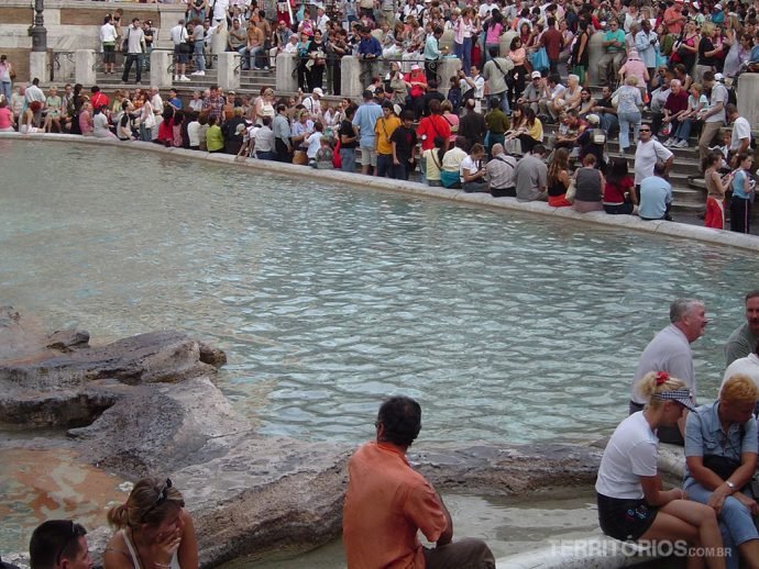 Fontana di Trevi "dominada"