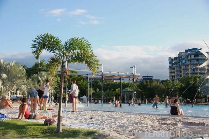 Área de lazer na beira da praia