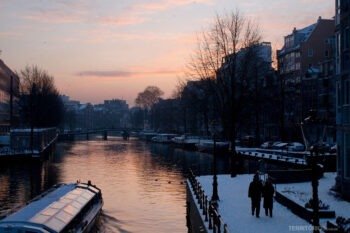 Ilustra o texto hospedagem em hotel-barco em Amsterdam