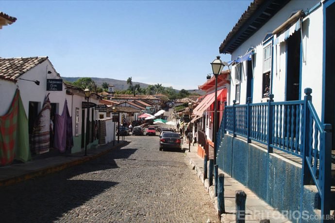 Ruas cheias de lojas de artesanato em Pirenópolis