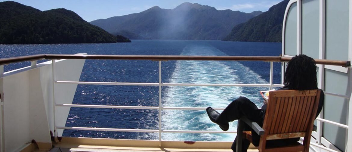 Em Milford Sound, nos pântanos do sul da Nova Zelândia