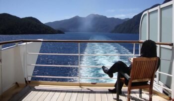 Em Milford Sound, nos pântanos do sul da Nova Zelândia