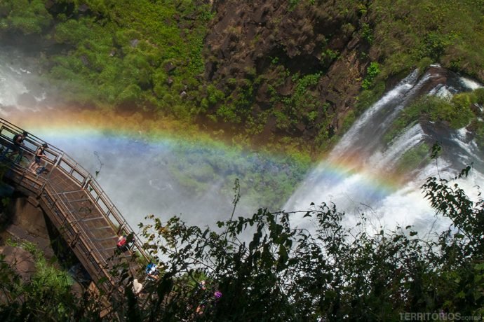 Arco-íris sempre presente no Parque Nacional del Iguazú