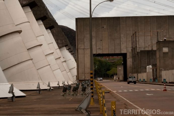 Tubos por onde passam as águas
