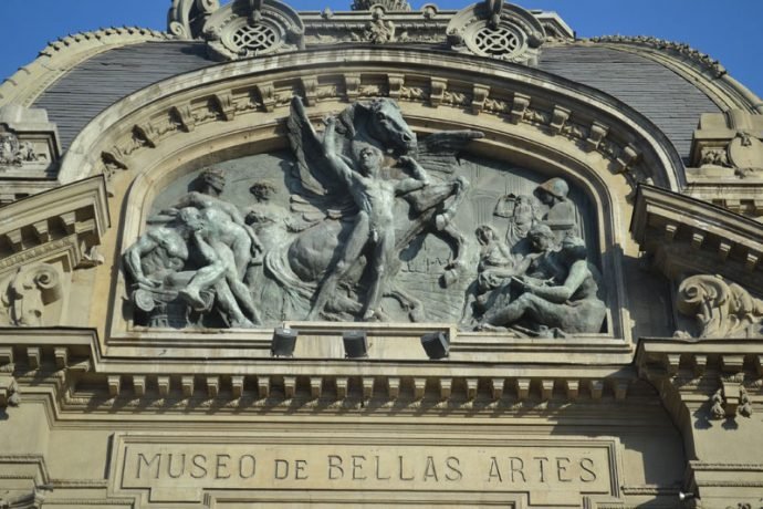 Detalhe da fachada do museu de Bellas Artes, em Santiago do Chile