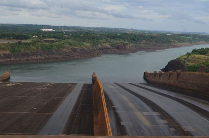 Desconfio que o vertedouro da Itaipu será pista de skate