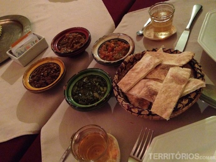 Tajines e pão árabe