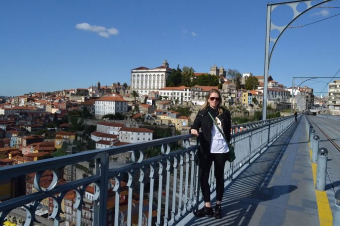 Caminhando pela ponte D. Luis I, na Cidade do Porto