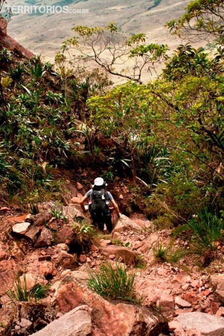 Também tem descida entre pedras solta