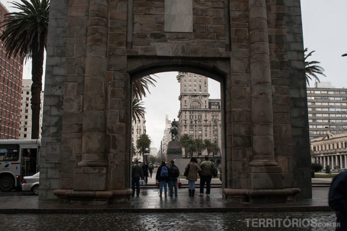 Puerta de la Ciudadela divide o centro velho do novo