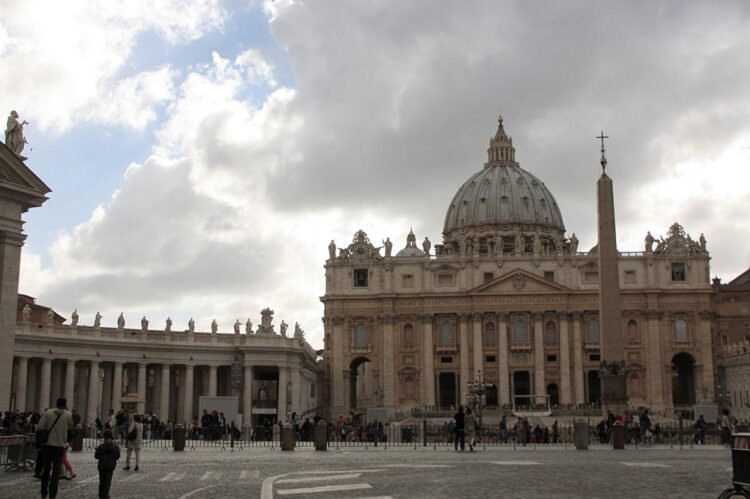Praça de São Pedro ilustra o texto Igrejas, praças, fontes e pontes de Roma