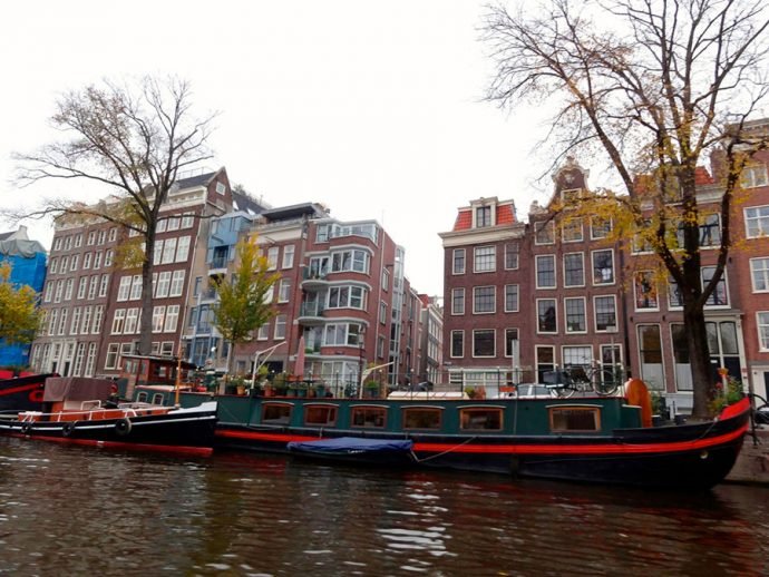 Casas-barco são comuns em Amsterdam