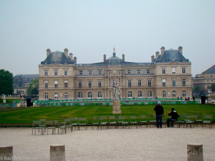 Palácio de Luxemburgo na primavera