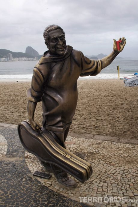 Até pelas mãos de Dorival Caimy o T passou, em Copacabana