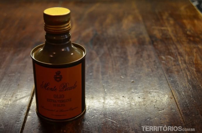 Trouxe algumas latinhas de azeite na mala