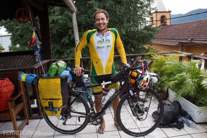 Angel veio do México pedalando no projeto A Brasil en Bici e recebeu apoio do El Misti