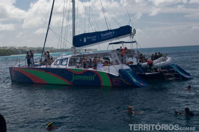 Barco Jammin' e os turistas