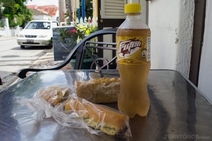 Compras na padaria para comer e beber em Barbados