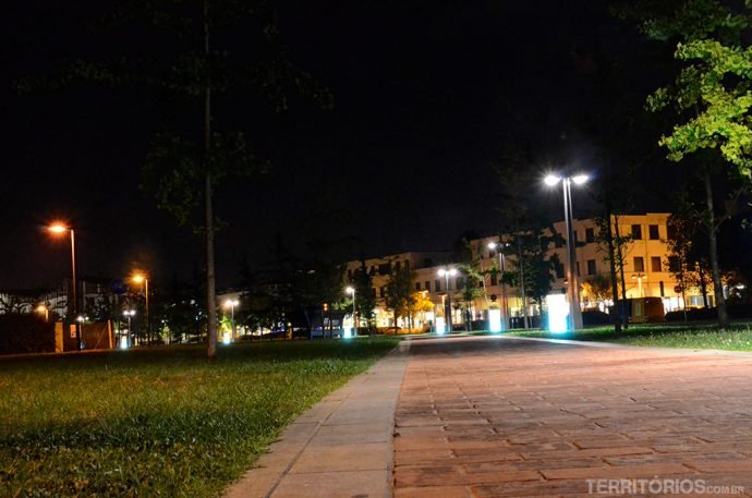 Ruas em Abano Terme no final do dia