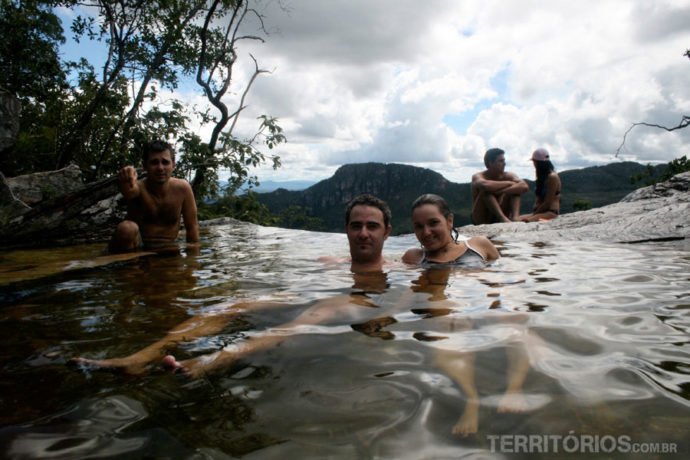 O banho na piscina natural da Cachoeira do Abismo