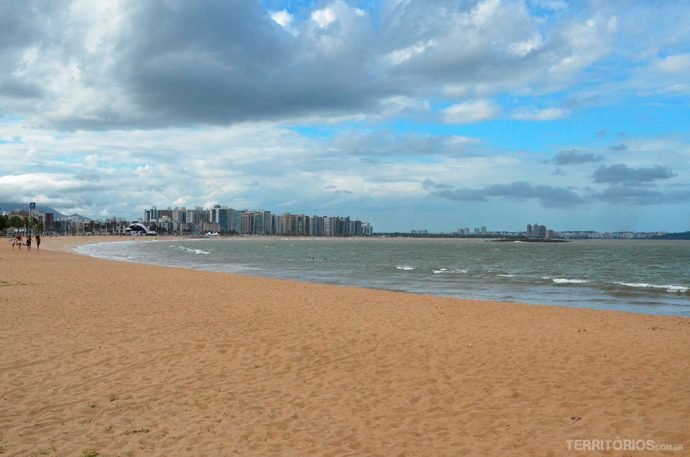 Praia de Camburi quase deserta