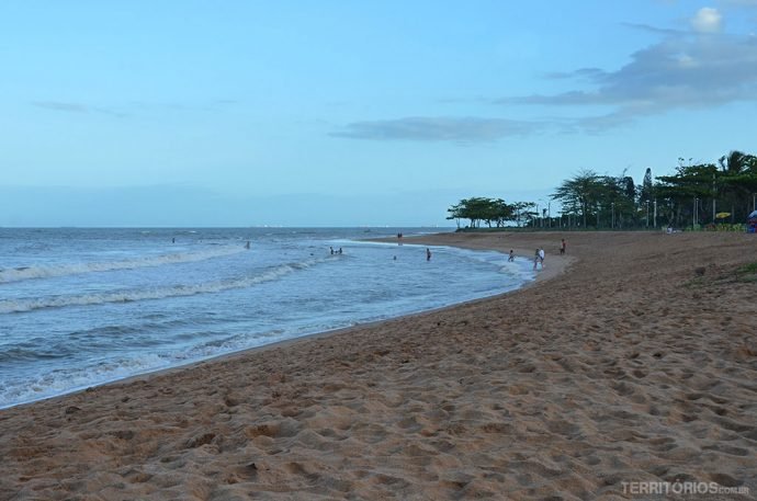 Praias vazias em Vitória não viajar nos feriados