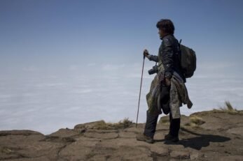 Roberta no topo da montanha mais alta da África do Sul