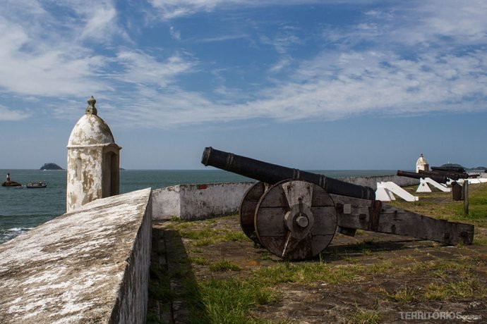 Fortaleza Nossa Senhora dos Prazeres. Construída em 1767 para proteger o Brasil de ataques dos espanhóis
