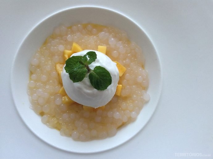 O espetacular Mango Pudding, manga cozida com leite de coco, pérolas de tapioca sorvete