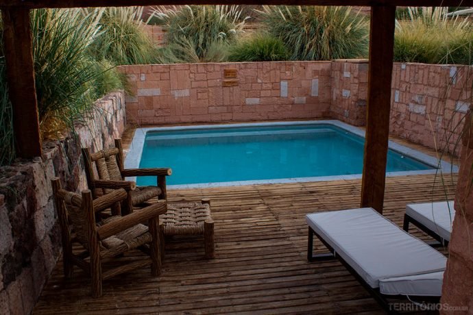 Piscina aquecida ao ar livre no melhor hotel no Atacama