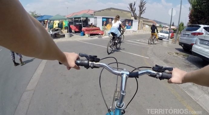 Eu pedalando no Soweto