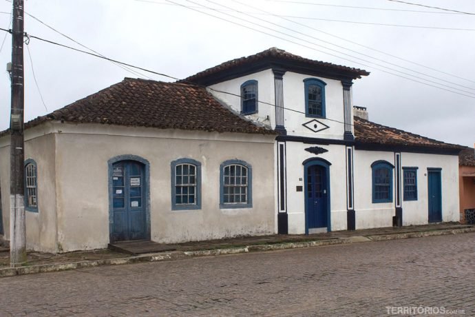 Casa de Camarinha teve a primeira parte (esquerda) construída em 1789. A casa mais antiga de Piratini