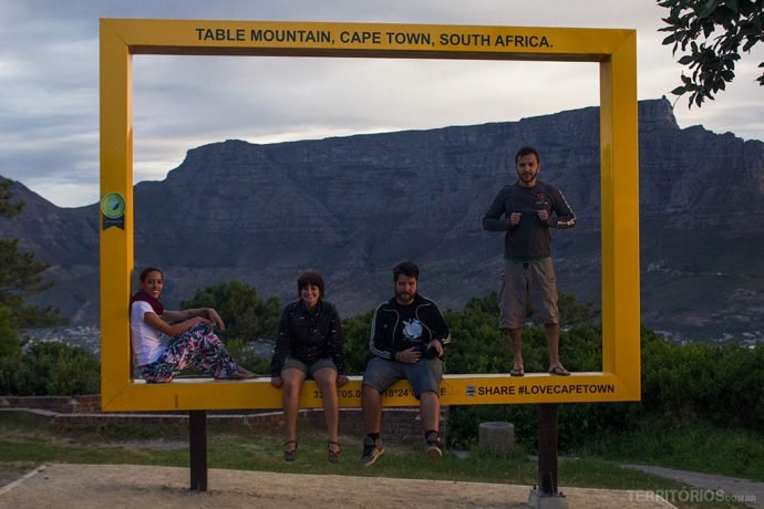 Ponto para ver o pôr do sol tem parada estratégica para tirar fotos com a Table Mountain