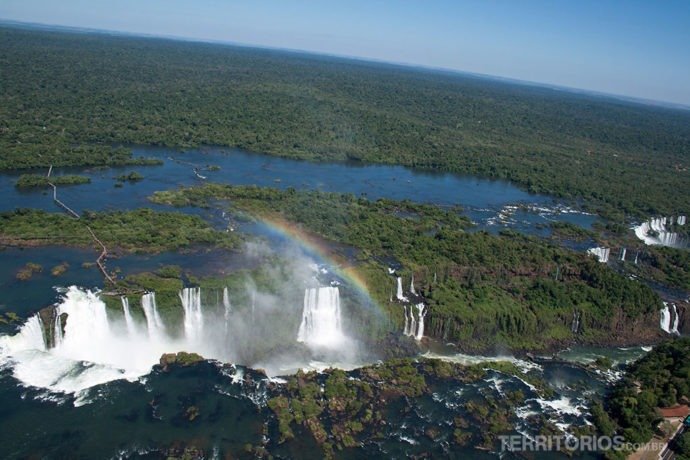 Cataratas do Iguaçu com arco íris