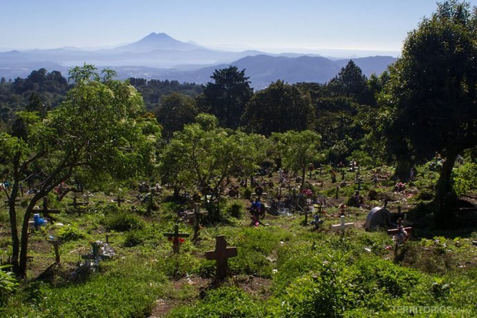 Visto do cemitério para a capital San Salvador