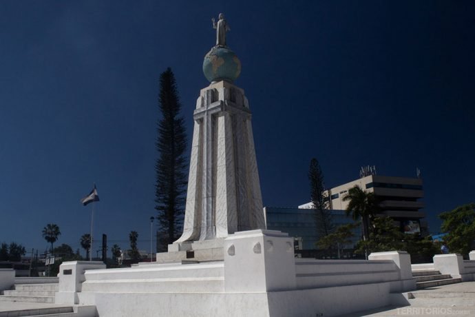 Monumento al Divino Salvador del Mundo fica em San Salvador