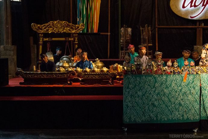 Arte e cultura: orquestra Gamelão no teatro de bonecos Wayang Golek