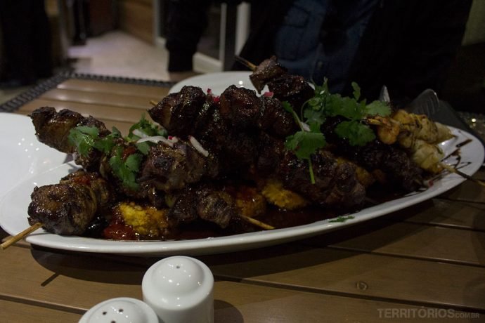 Prato bom e acessível com carne de veado (springbox)