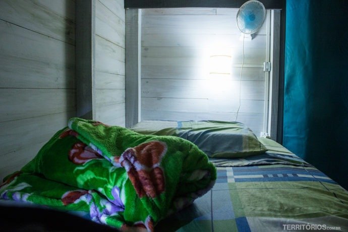 Cama no quarto compartilhado do hostel