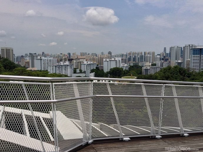 Trilha urbana com vista para Singapura