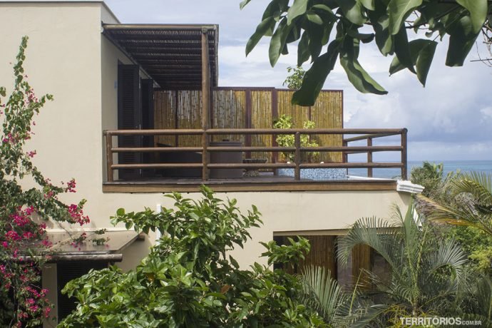 O que deu para ver da melhor suíte: sacada privativa com piscina